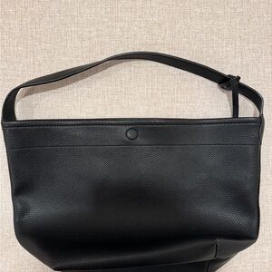 Sleek New Carpisa Shoulder Bag